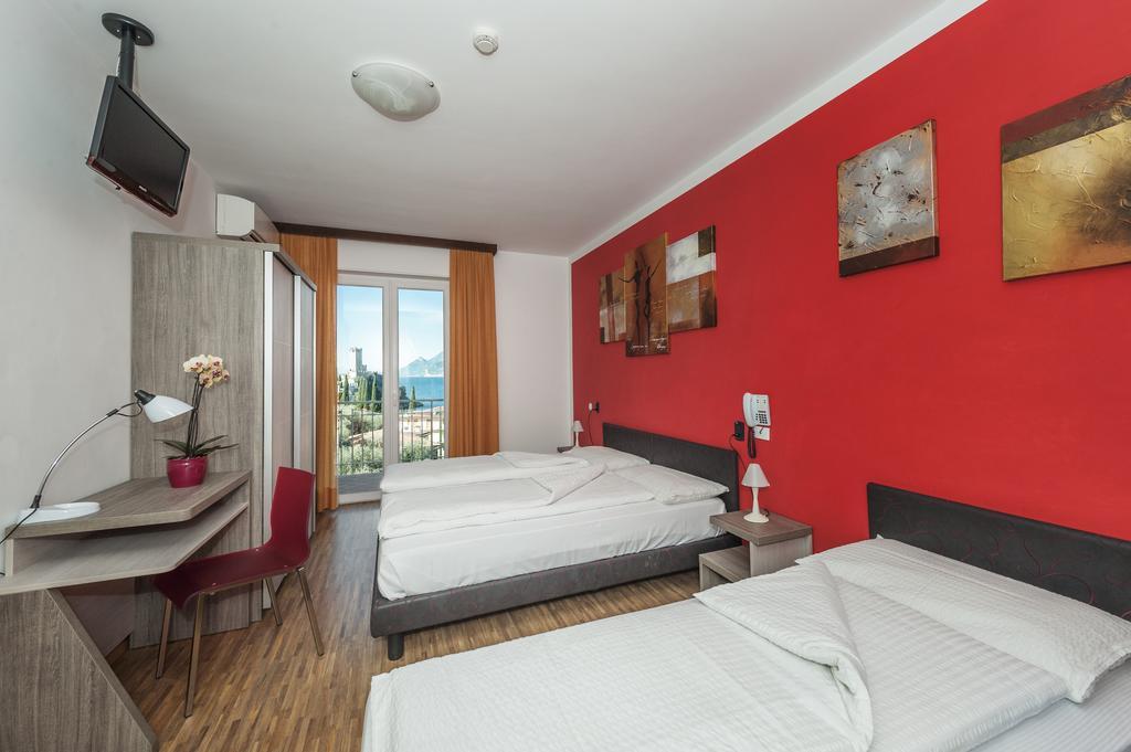 Hotel Garni Ischia Malcesine Szoba fotó